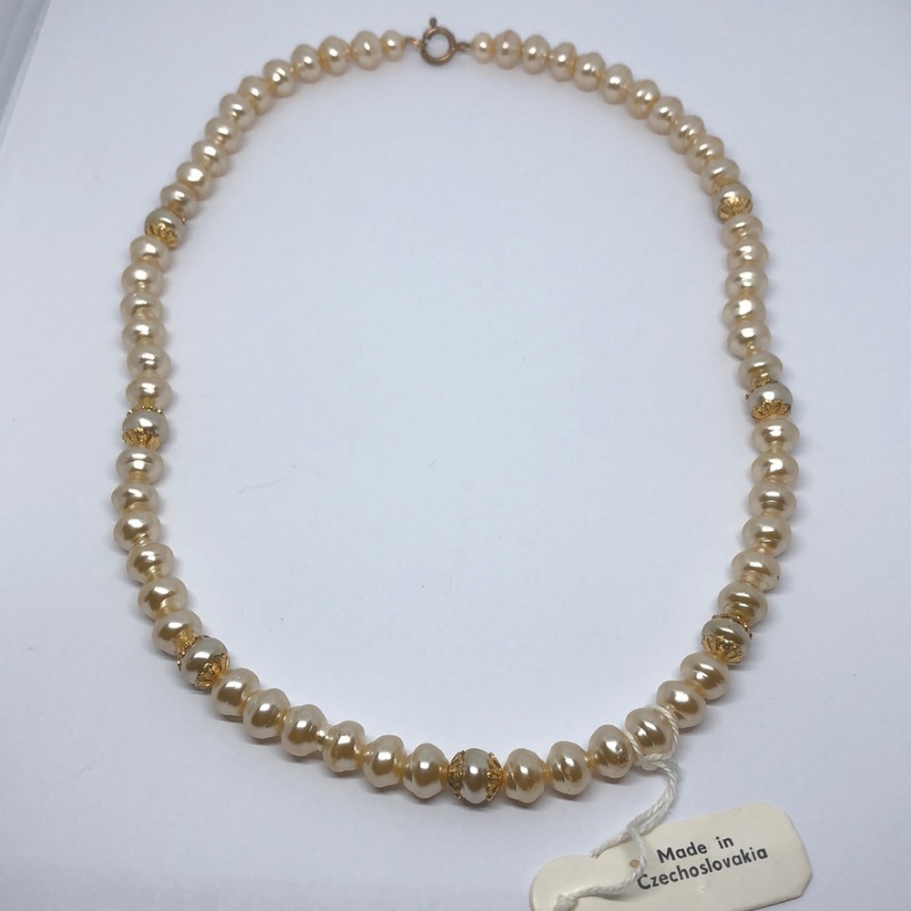 Vintage Made in Czechoslovakia glass faux pearl necklace single strand- classy